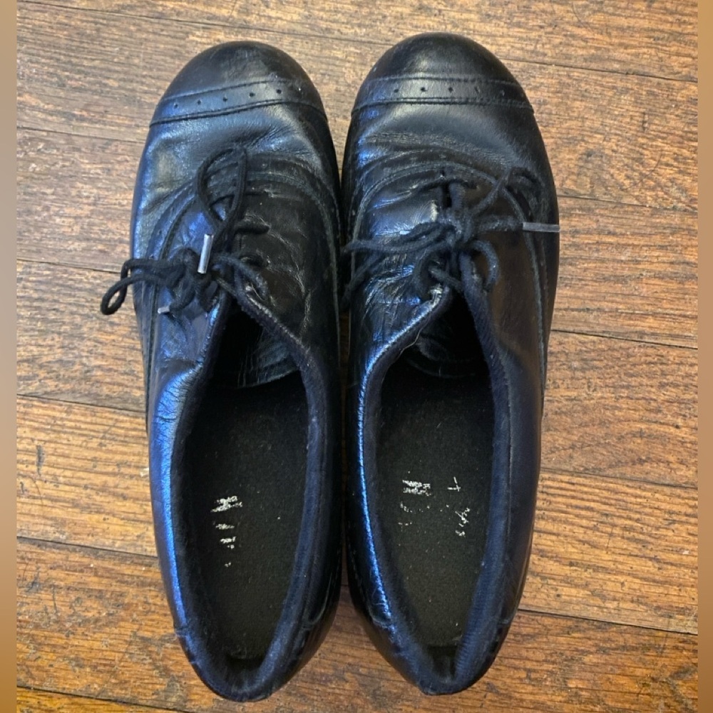 Samual tap shoes size 6.5. Worn 1 year.